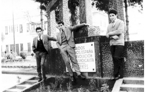 1960 - En el monumento a los cados